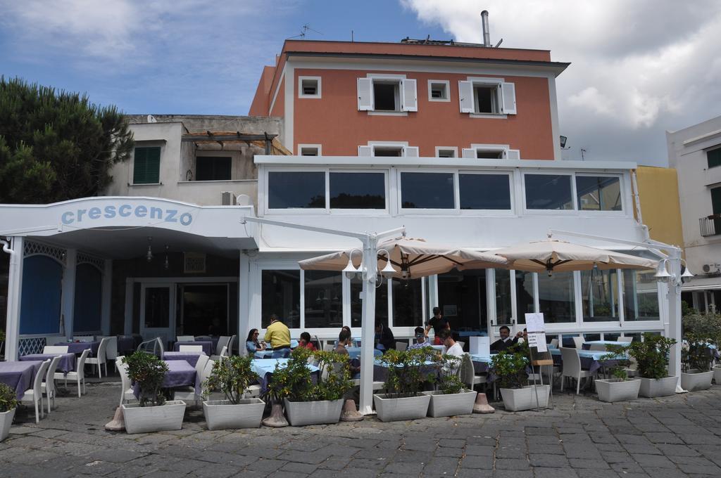 Hotel Ristorante Crescenzo Procida Exterior photo