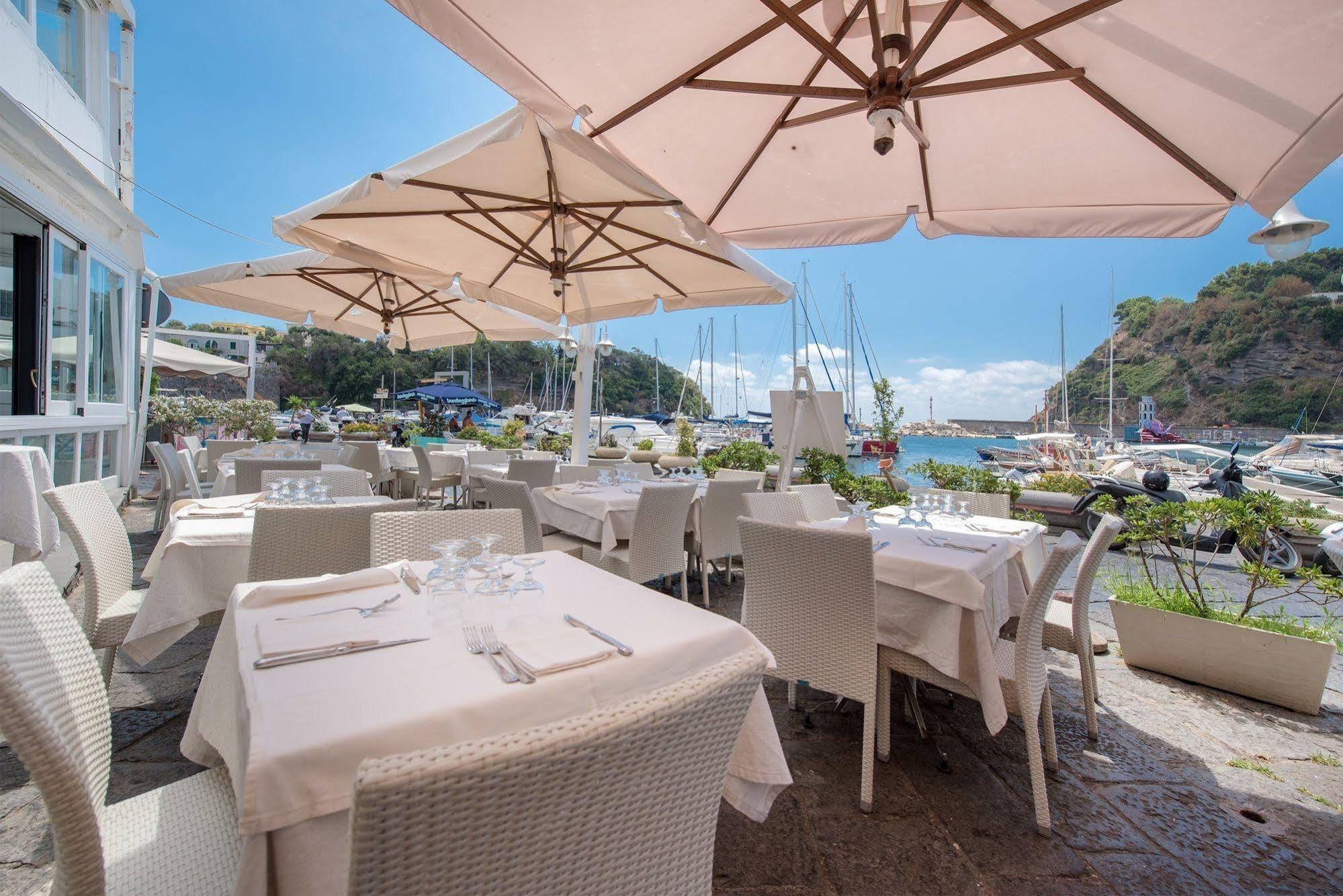 Hotel Ristorante Crescenzo Procida Exterior photo